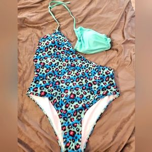 Strappy bathing suit🍒